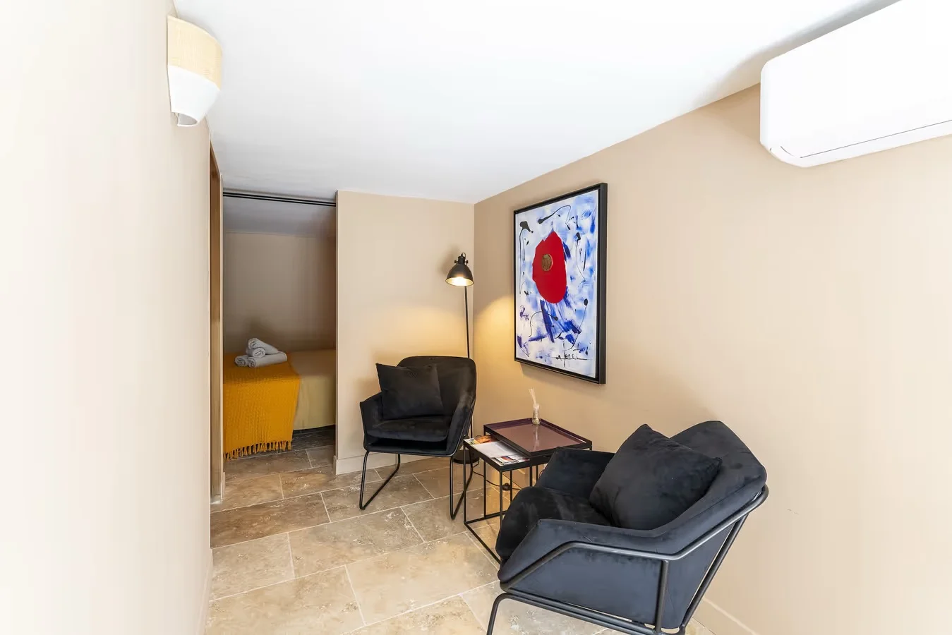 Coin salon climatisé avec fauteuils