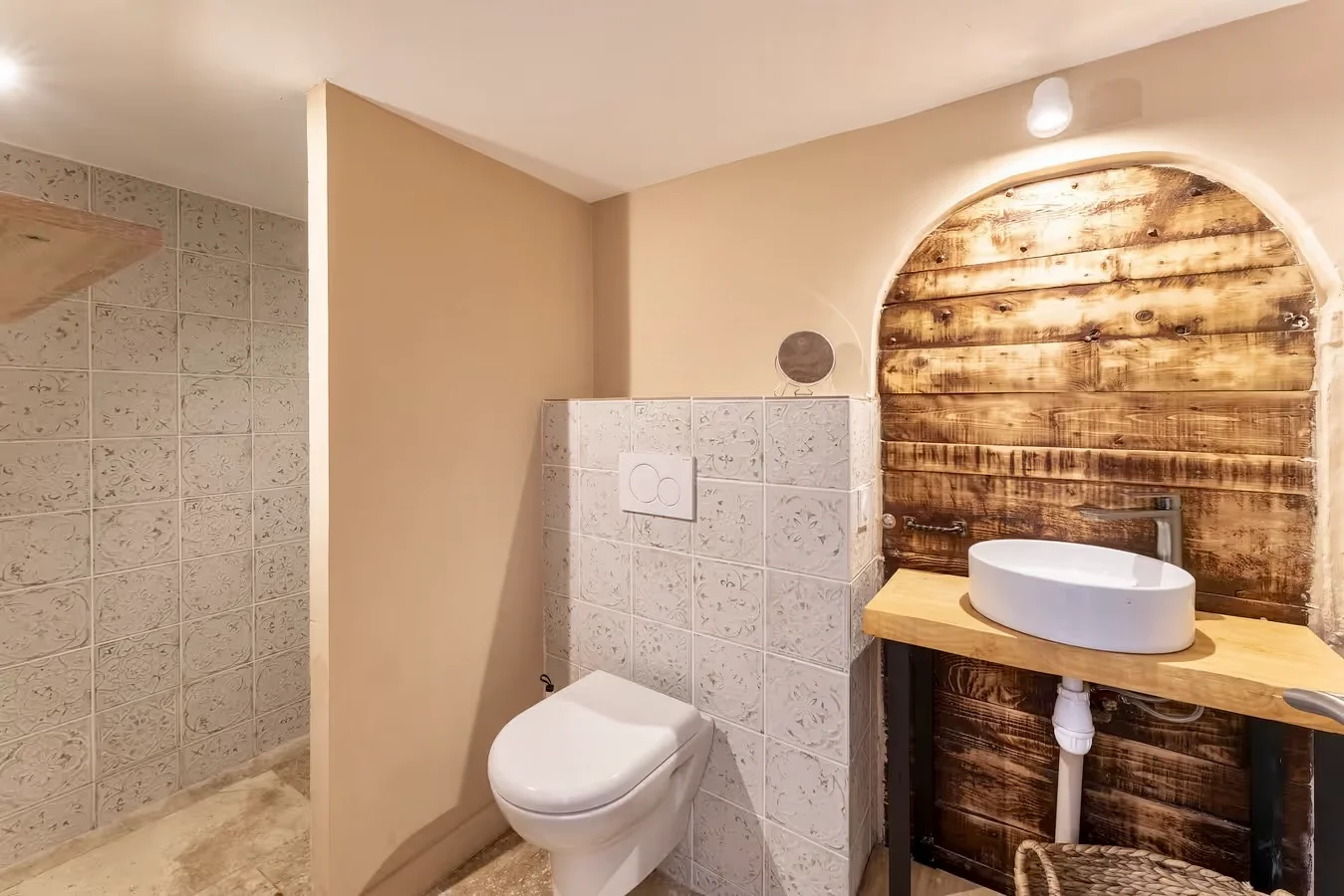 Salle d'eau avec douche à l'italienne
