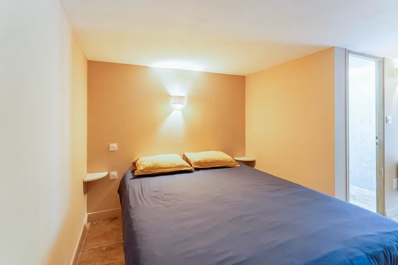 Première chambre avec lit double